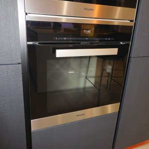 Four traditionnel Miele H66060BP